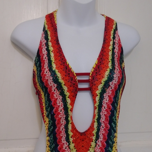 🌺BUNDLE ONLY🌺 Red and Yellow Sleeveless Cut Out Bodysuit - Picture 2 of 10
